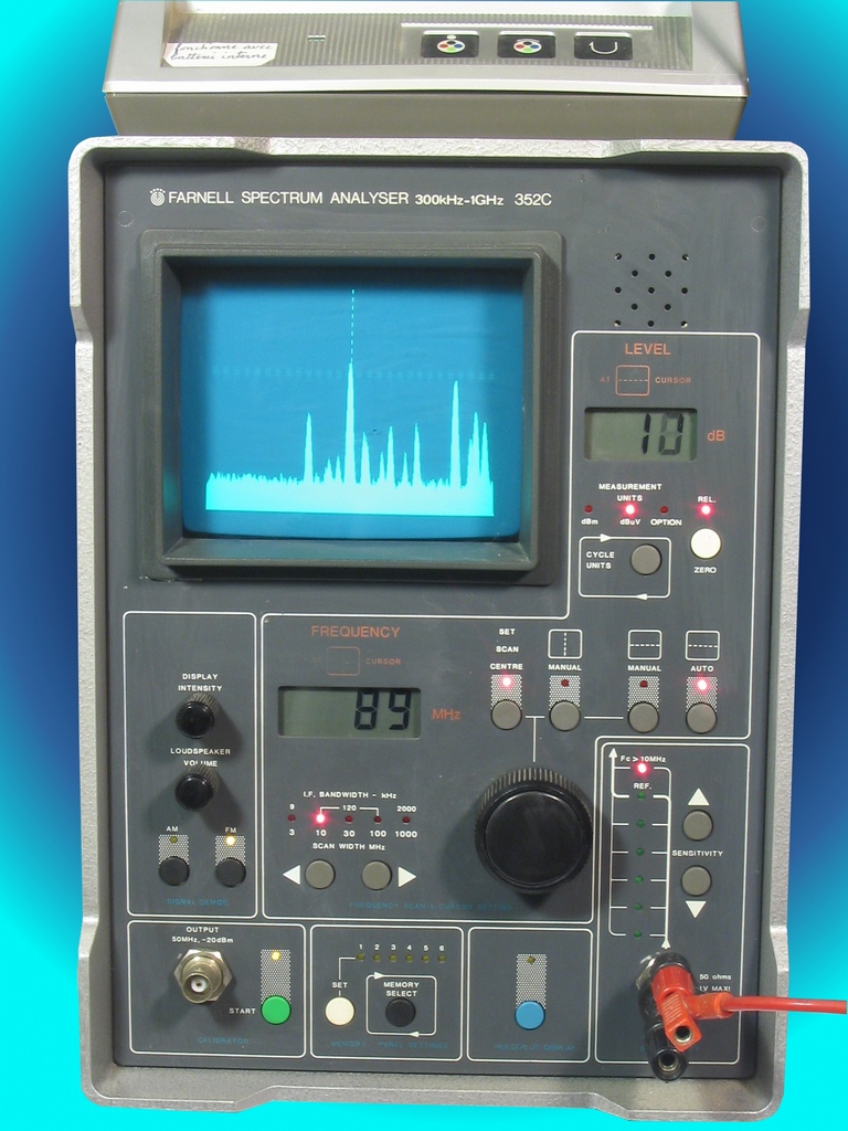 Farnell_spectrum_Analyser_352C.JPG