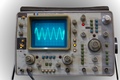 Hewlett-Packard 1741 oscilloscope memoire analogique sinus 1kHz
