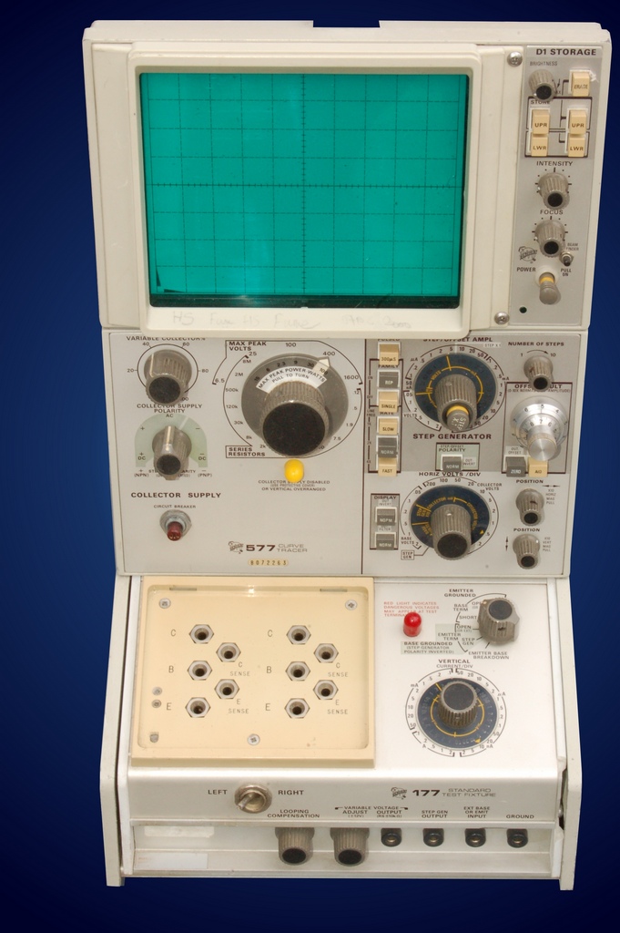 http://www.technologymuseum.eu/phpwebgallery/galleries/Appareils_de_mesures/Tektronix/577_curve_tracer.JPG