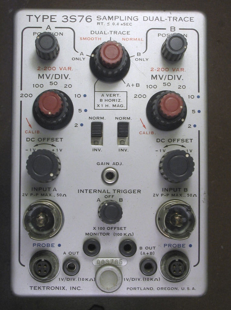 Tektronix_AmpliY_sampling_dual_trace_3S76.JPG