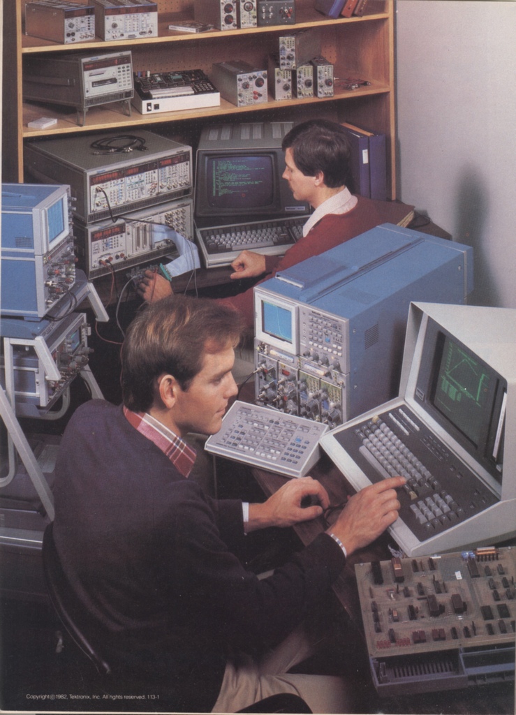 Tektronix_labo_numerique_SpectrumIEEE_may1982.jpg