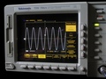 Oscilloscope_Tektronix_784_sinus.jpg