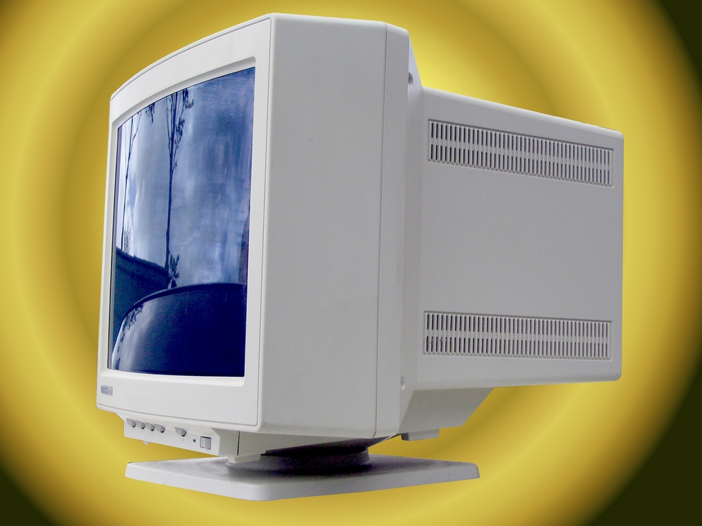 Ecran_HP_A2094_tube_Trinitron_dalle_avant_cylindrique.jpg