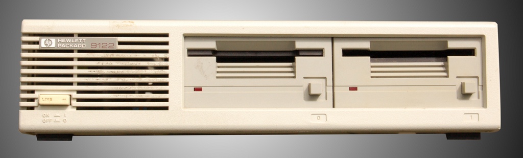 Lecteur_disquettes_3p1-2_Hewlett_Packard_9122.jpg