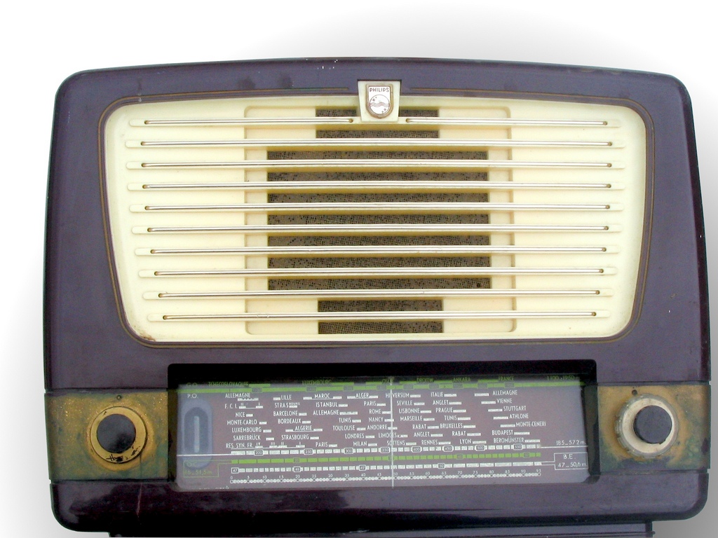 Radio_Philips_Plastique_rouge_brique.jpg